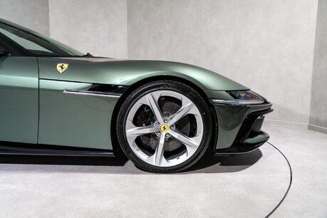 Ferrari 12 Cilindri SPIDER. DELIVERY MILEAGE. NERO DS EXTERIOR PACK. CARBON WHEEL & LEDs. LIFT 25