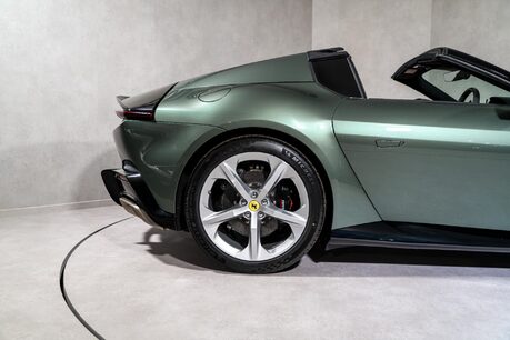 Ferrari 12 Cilindri SPIDER. DELIVERY MILEAGE. NERO DS EXTERIOR PACK. CARBON WHEEL & LEDs. LIFT 24