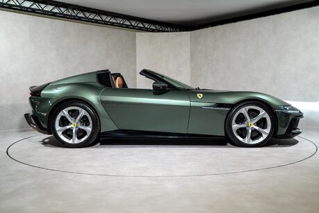 Ferrari 12 Cilindri SPIDER. DELIVERY MILEAGE. NERO DS EXTERIOR PACK. CARBON WHEEL & LEDs. LIFT 7