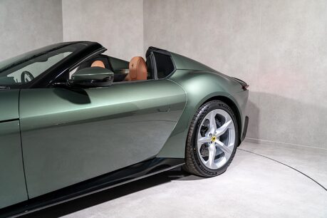 Ferrari 12 Cilindri SPIDER. DELIVERY MILEAGE. NERO DS EXTERIOR PACK. CARBON WHEEL & LEDs. LIFT 43