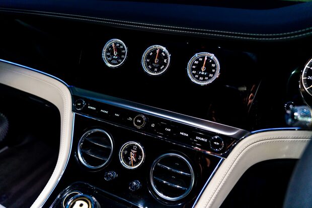 Bentley Continental GT V8. MULLINER SPEC. TOURING SPEC. CENTENARY SPEC. ROTATING DISPLAY. B&O. 5