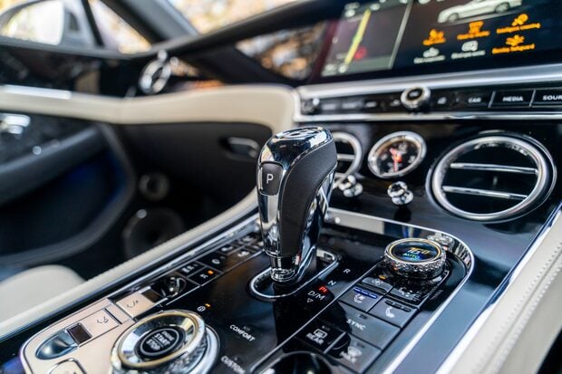 Bentley Continental GT V8. MULLINER SPEC. TOURING SPEC. CENTENARY SPEC. H,C & M SEATS. B&O. 3