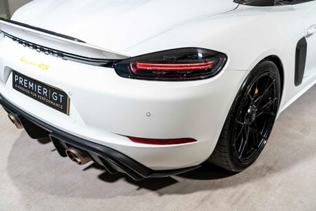 Porsche 718 SPYDER RS PDK. WEISSACH PACKAGE. CERAMIC BRAKES. LIFT. BOSE. 54