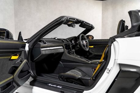 Porsche 718 SPYDER RS PDK. WEISSACH PACKAGE. CERAMIC BRAKES. LIFT. BOSE. 16