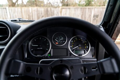 Land Rover Defender 90 TD XS STATION WAGON. TWISTED EDITION. TWISTED UPGRADES. HEATED SEATS. 9