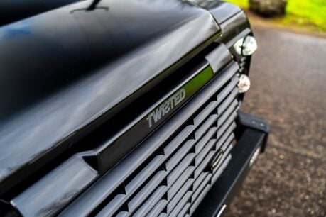 Land Rover Defender 90 TD XS STATION WAGON. TWISTED EDITION. TWISTED UPGRADES. HEATED SEATS. 3