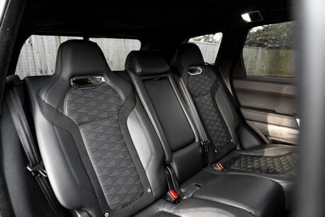 Land Rover Range Rover Sport SVR CARBON EDITION. DEPLOYABLE SIDE STEPS. MATRIX LEDs. CARBON FIBRE ENGINE BAY 20