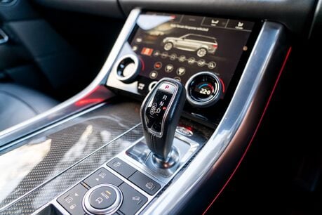 Land Rover Range Rover Sport SVR CARBON EDITION. DEPLOYABLE SIDE STEPS. MATRIX LEDs. CARBON FIBRE ENGINE BAY 10