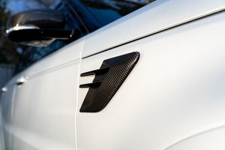Land Rover Range Rover Sport SVR CARBON EDITION. DEPLOYABLE SIDE STEPS. MATRIX LEDs. CARBON FIBRE ENGINE BAY 3