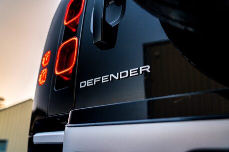 Land Rover Defender 110 XS EDITION. HEATED & COOLED SEATS. PANO ROOF. ELECTRIC TOWBAR. MERIDIEN. 6