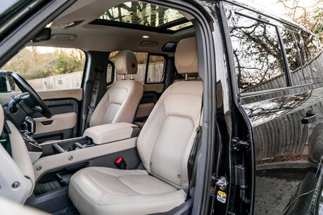 Land Rover Defender 110 XS EDITION. HEATED & COOLED SEATS. PANO ROOF. ELECTRIC TOWBAR. MERIDIEN. 10