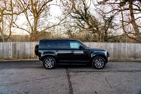 Land Rover Defender 110 XS EDITION. HEATED & COOLED SEATS. PANO ROOF. ELECTRIC TOWBAR. MERIDIEN. 2