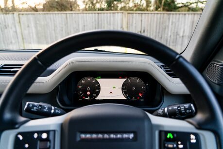 Land Rover Defender 110 XS EDITION. HEATED & COOLED SEATS. PANO ROOF. ELECTRIC TOWBAR. MERIDIEN. 14