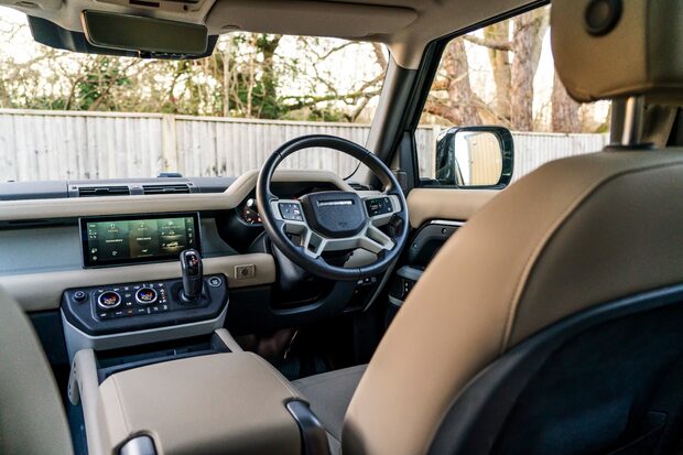 Land Rover Defender 110 XS EDITION. HEATED & COOLED SEATS. PANO ROOF. ELECTRIC TOWBAR. MERIDIEN. 2