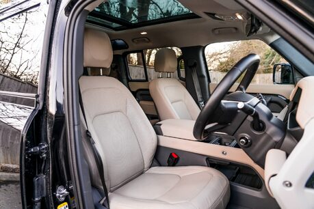 Land Rover Defender 110 XS EDITION. HEATED & COOLED SEATS. PANO ROOF. ELECTRIC TOWBAR. MERIDIEN. 9