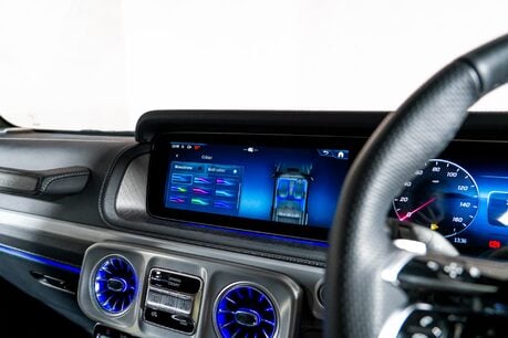 Mercedes-Benz G Series G 450 D AMG LINE PREMIUM PLUS. NIGHT PACKAGE. SLIDING SUNROOF. BURMESTER. 39