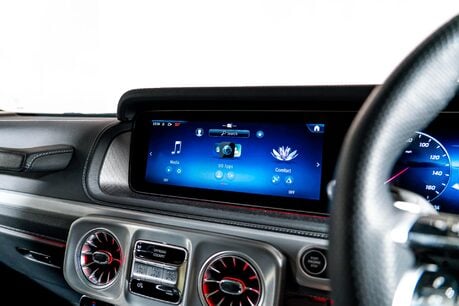 Mercedes-Benz G Series G 450 D AMG LINE PREMIUM PLUS. NIGHT PACKAGE. SLIDING SUNROOF. BURMESTER. 34