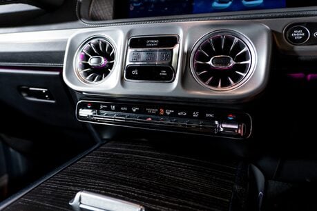 Mercedes-Benz G Series G 450 D AMG LINE PREMIUM PLUS. NIGHT PACKAGE. SLIDING SUNROOF. BURMESTER. 30