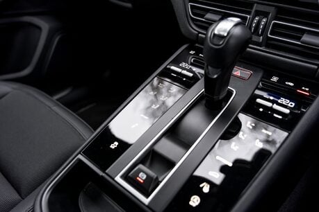 Porsche Macan S PDK. PANO ROOF. BOSE SOUND SYSTEM. HEATED FRONT SEATS. REVERSING CAMERA. 21