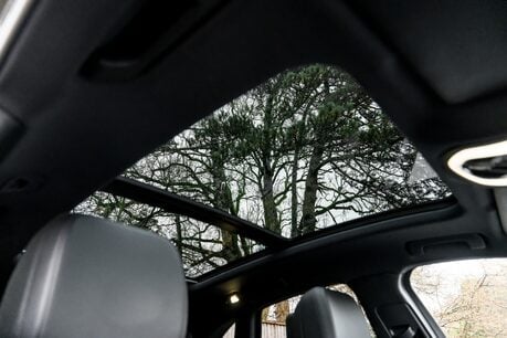 Porsche Macan S PDK. PANO ROOF. BOSE SOUND SYSTEM. HEATED FRONT SEATS. REVERSING CAMERA. 34