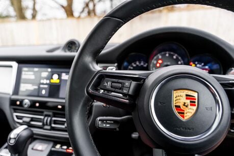 Porsche Macan S PDK. PANO ROOF. BOSE SOUND SYSTEM. HEATED FRONT SEATS. REVERSING CAMERA. 28