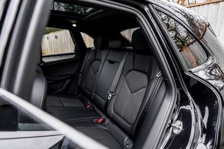 Porsche Macan S PDK. PANO ROOF. BOSE SOUND SYSTEM. HEATED FRONT SEATS. REVERSING CAMERA. 17