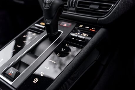 Porsche Macan S PDK. PANO ROOF. BOSE SOUND SYSTEM. HEATED FRONT SEATS. REVERSING CAMERA. 22