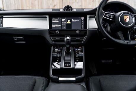 Porsche Macan S PDK. PANO ROOF. BOSE SOUND SYSTEM. HEATED FRONT SEATS. REVERSING CAMERA. 19