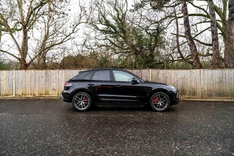 Porsche Macan S PDK. PANO ROOF. BOSE SOUND SYSTEM. HEATED FRONT SEATS. REVERSING CAMERA. 2