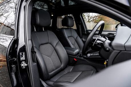 Porsche Macan S PDK. PANO ROOF. BOSE SOUND SYSTEM. HEATED FRONT SEATS. REVERSING CAMERA. 13