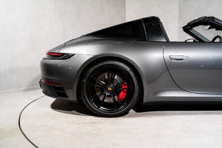 Porsche 911 TARGA 4 GTS PDK. SPORT DESIGN PACKAGE. BOSE. MATTE CARBON INTERIOR. PDLS+ 12