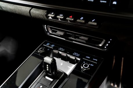 Porsche 911 TARGA 4 GTS PDK. SPORT DESIGN PACKAGE. BOSE. MATTE CARBON INTERIOR. PDLS+ 34