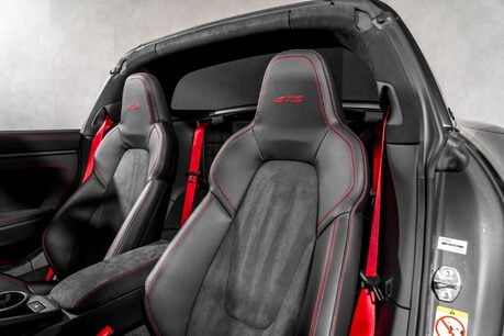 Porsche 911 TARGA 4 GTS PDK. SPORT DESIGN PACKAGE. BOSE. MATTE CARBON INTERIOR. PDLS+ 19