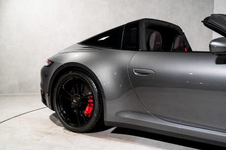 Porsche 911 TARGA 4 GTS PDK. SPORT DESIGN PACKAGE. BOSE. MATTE CARBON INTERIOR. PDLS+ 52