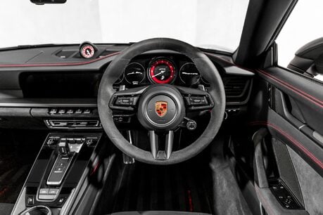 Porsche 911 TARGA 4 GTS PDK. SPORT DESIGN PACKAGE. BOSE. MATTE CARBON INTERIOR. PDLS+ 23