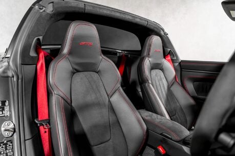 Porsche 911 TARGA 4 GTS PDK. SPORT DESIGN PACKAGE. BOSE. MATTE CARBON INTERIOR. PDLS+ 18