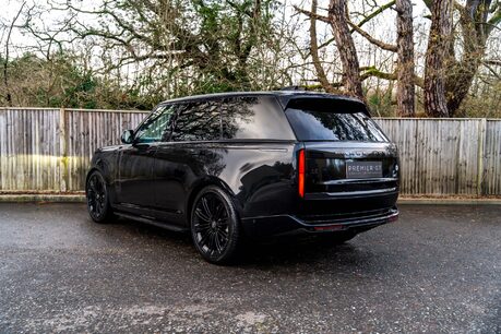 Land Rover Range Rover HSE. PANORAMIC ROOF. 23S. FIXED SIDE STEPS. H & C SEATS. DUOTONE HEADLINING 3