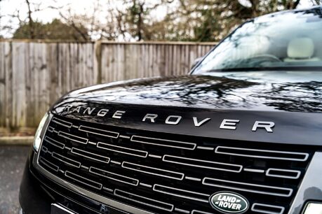 Land Rover Range Rover HSE. PANORAMIC ROOF. 23S. FIXED SIDE STEPS. H & C SEATS. DUOTONE HEADLINING 4