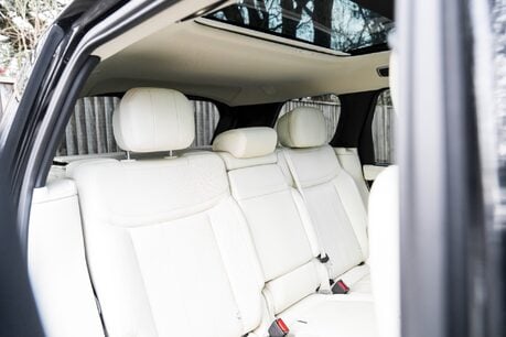 Land Rover Range Rover HSE. PANORAMIC ROOF. 23S. FIXED SIDE STEPS. H & C SEATS. DUOTONE HEADLINING 12