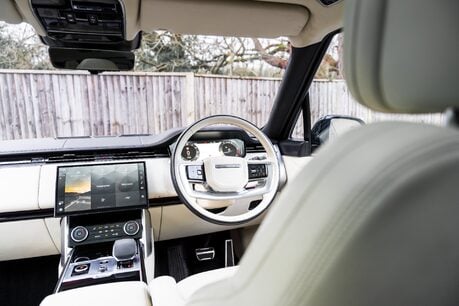 Land Rover Range Rover HSE. PANORAMIC ROOF. 23S. FIXED SIDE STEPS. H & C SEATS. DUOTONE HEADLINING 8