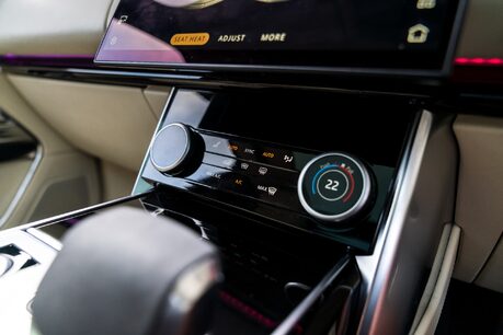 Land Rover Range Rover HSE. PANORAMIC ROOF. 23S. FIXED SIDE STEPS. H & C SEATS. DUOTONE HEADLINING 16