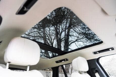 Land Rover Range Rover HSE. PANORAMIC ROOF. 23S. FIXED SIDE STEPS. H & C SEATS. DUOTONE HEADLINING 24