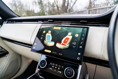 Land Rover Range Rover HSE. PANORAMIC ROOF. 23S. FIXED SIDE STEPS. H & C SEATS. DUOTONE HEADLINING 20