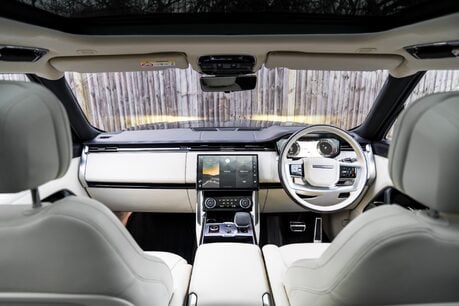 Land Rover Range Rover HSE. PANORAMIC ROOF. 23S. FIXED SIDE STEPS. H & C SEATS. DUOTONE HEADLINING 7