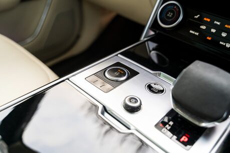 Land Rover Range Rover HSE. PANORAMIC ROOF. 23S. FIXED SIDE STEPS. H & C SEATS. DUOTONE HEADLINING 17