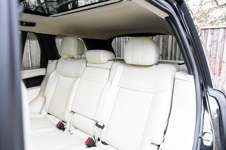 Land Rover Range Rover HSE. PANORAMIC ROOF. 23S. FIXED SIDE STEPS. H & C SEATS. DUOTONE HEADLINING 13