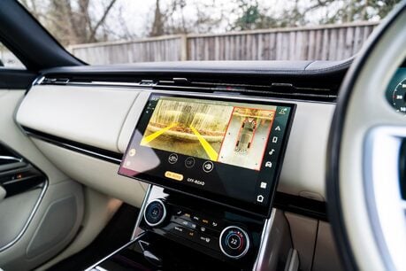 Land Rover Range Rover HSE. PANORAMIC ROOF. 23S. FIXED SIDE STEPS. H & C SEATS. DUOTONE HEADLINING 22