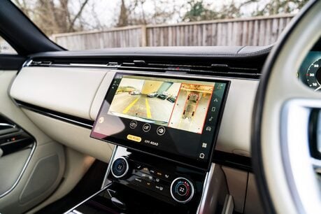 Land Rover Range Rover HSE. PANORAMIC ROOF. 23S. FIXED SIDE STEPS. H & C SEATS. DUOTONE HEADLINING 23