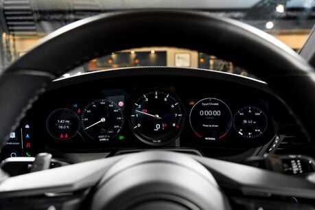 Porsche 911 TARGA 4S PDK. SPORT DESIGN PACKAGE. BOSE. SPORT EXHAUST. PORSCHE INNODRIVE. 25