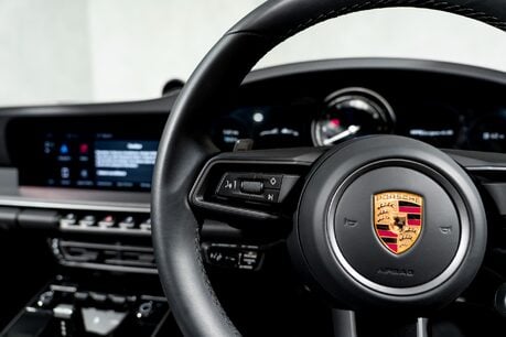 Porsche 911 TARGA 4S PDK. SPORT DESIGN PACKAGE. BOSE. SPORT EXHAUST. PORSCHE INNODRIVE. 27